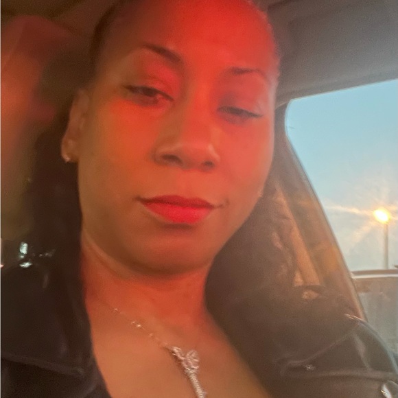 Meet your Posher, Akila - Picture 2 of 2